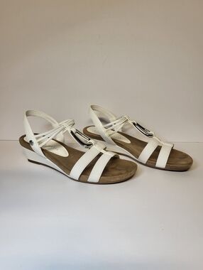 Kelly & Katie Vannia Wedge Sandals Womens Size 8M White